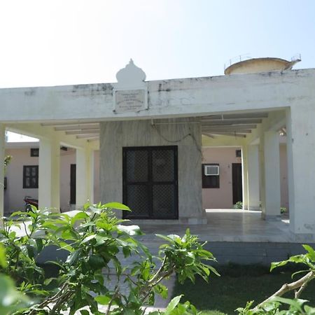 Radha Madhav Ashram Vrindāvan Exterior foto